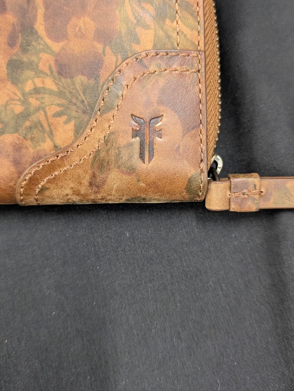 Frye Leather Charlie Floral Print Clutch New - Picture 6 of 6